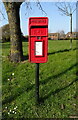 Elizabeth II postbox on Highcliffe Road (A337)