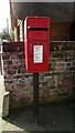 Elizabeth II postbox on Salisbury Road