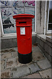 NJ9308 : Victorian postbox on High Street, Old Aberdeen by Ian S