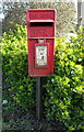 Elizabeth II postbox on Blandford Road