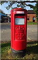 Elizabeth II postbox on Victoria Road