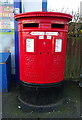 Double aperture Elizabeth II postbox on Castle Lane West