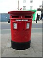 Double aperture Elizabeth II postbox on Hall Gate