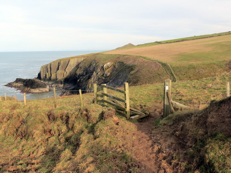 Llwybr yr arfordir / Coastal path © Alan Richards :: Geograph Britain ...