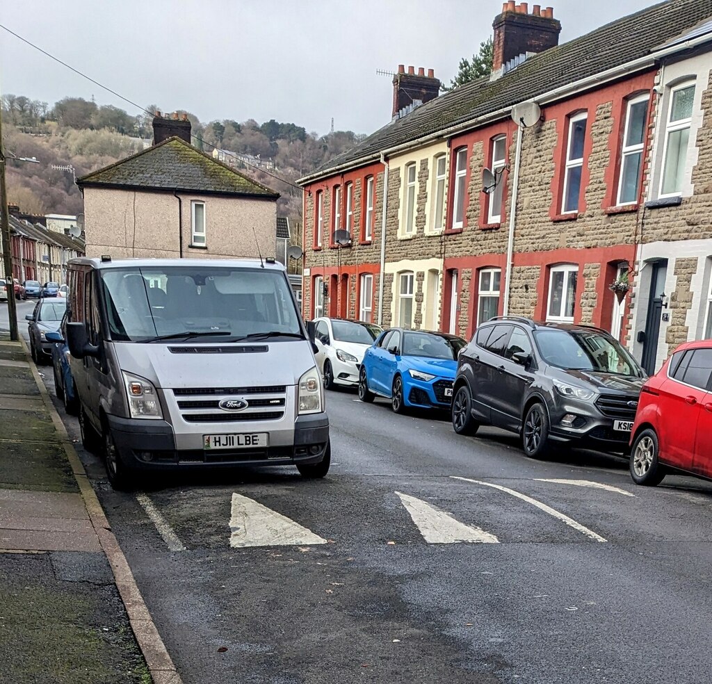 bump-across-railway-street-llanhilleth-jaggery-geograph-britain