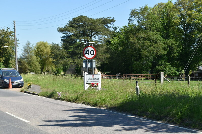 Entering Sellindge © N Chadwick :: Geograph Britain And Ireland