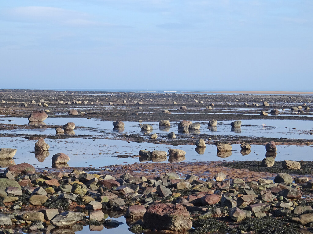 boulders-at-low-tide-adam-ward-geograph-britain-and-ireland