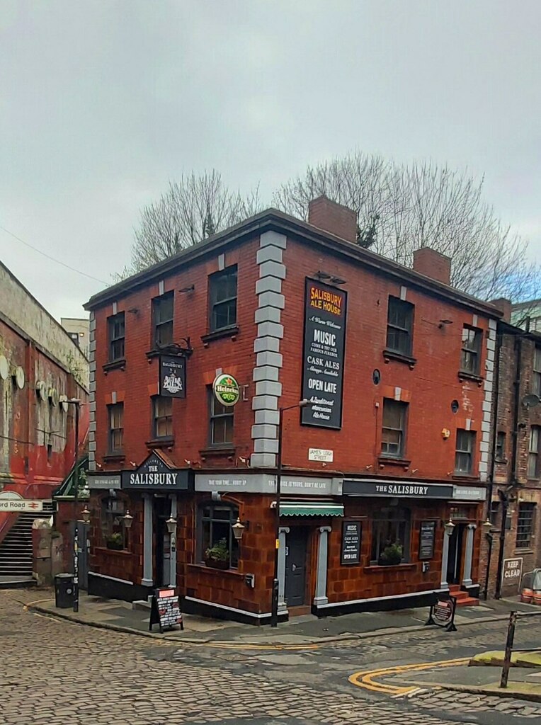 the-salisbury-ale-house-manchester-anthony-parkes-geograph