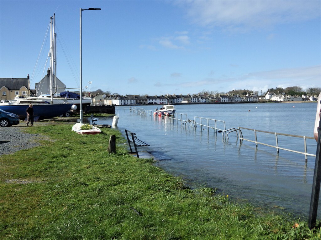 Equinoctial Spring Tide at Garlieston © Jon Alexander Geograph