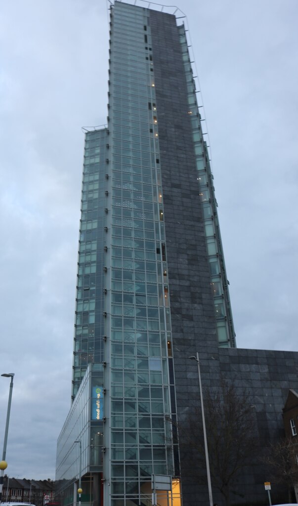 impressive-tower-block-in-central-ilford-david-howard-geograph