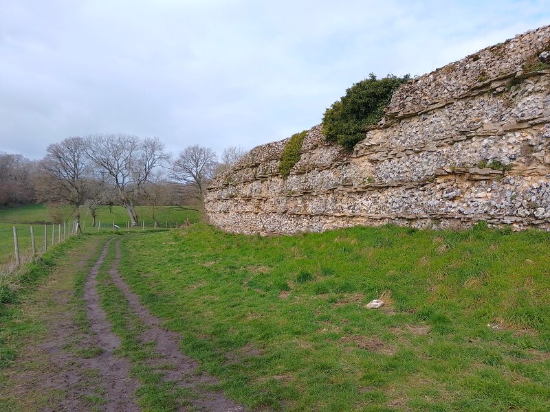 roman-walls-of-calleva-atrebatum-oscar-taylor-geograph-britain-and