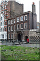 Charterhouse Square : No. 17 Charterhouse Square and arch to Charterhouse Mews