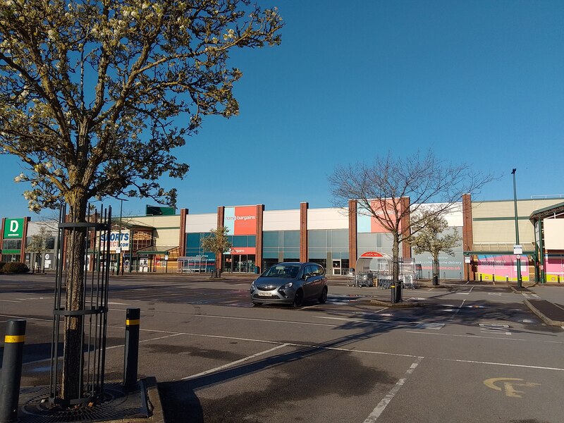 newbury-retail-park-oscar-taylor-geograph-britain-and-ireland