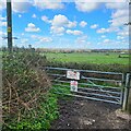 SU7769 : Field gate on Gypsy Lane by James Emmans