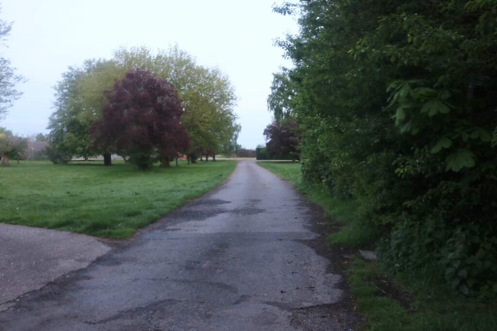 the-end-of-high-street-southoe-david-howard-geograph-britain-and