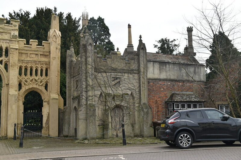 South Lodge © N Chadwick Geograph Britain and Ireland