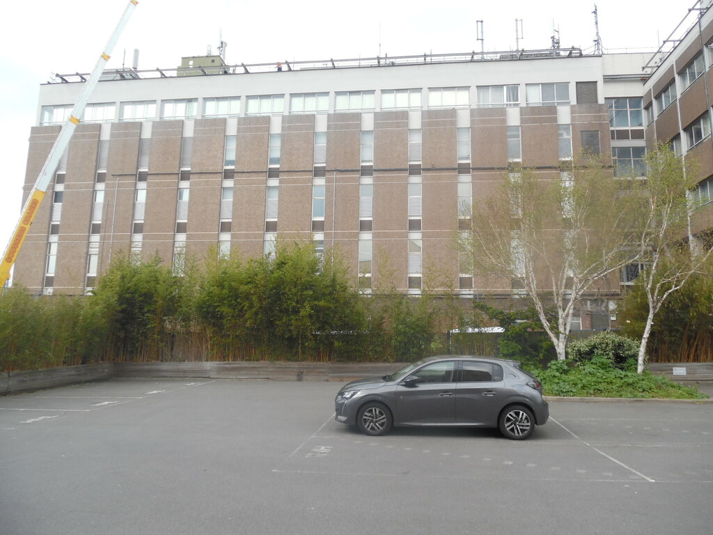 romford-telephone-exchange-2-david-hillas-geograph-britain-and