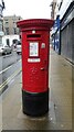 Elizabeth II postbox on Upper Brook Street