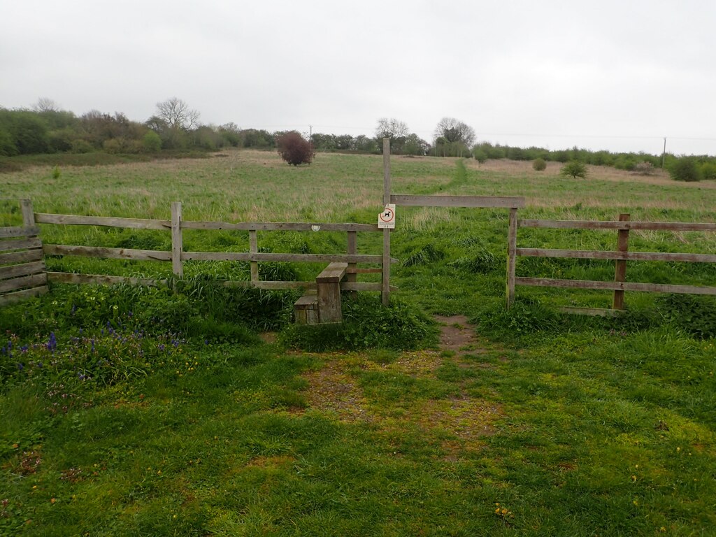 Footpath to Stow Park Road © Marathon :: Geograph Britain and Ireland