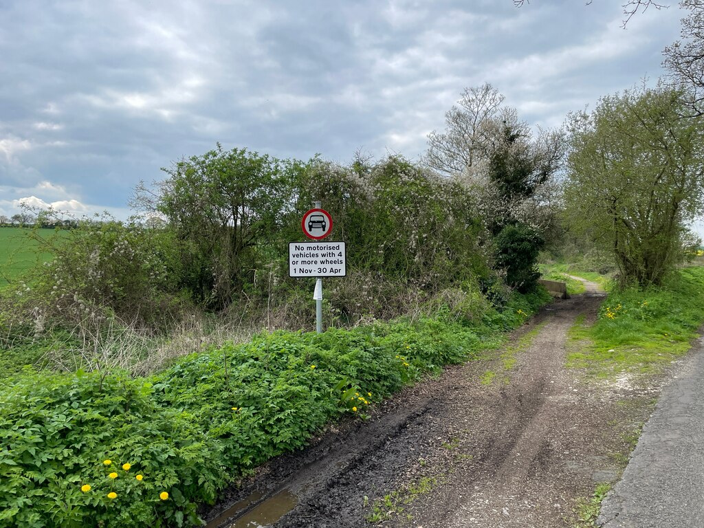 One end of the Harrow Way © Mr Ignavy :: Geograph Britain and Ireland