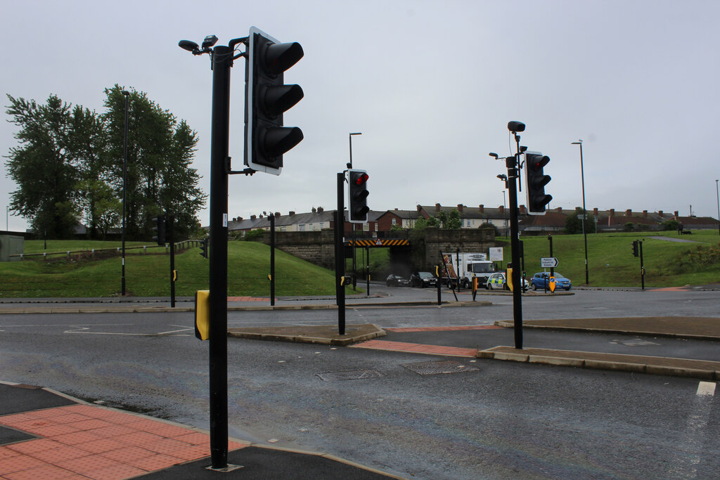 forest-of-traffic-lights-in-pallion-chris-heaton-geograph