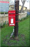 SP0838 : Elizabeth II postbox, Childswickham by JThomas