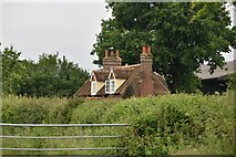 SU9486 : Cottage, Abbey Park Farm by N Chadwick