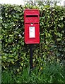 Elizabeth II postbox on Oldwood Road, Oldwood