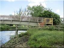 TM0633 : Fen  Bridge  over  the  River  Stour  (2) by Martin Dawes