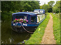 River Wey Navigation : narrow boat and towpath