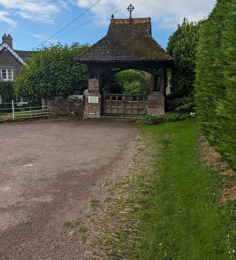 towards-the-lychgate-much-dewchurch-jaggery-geograph-britain