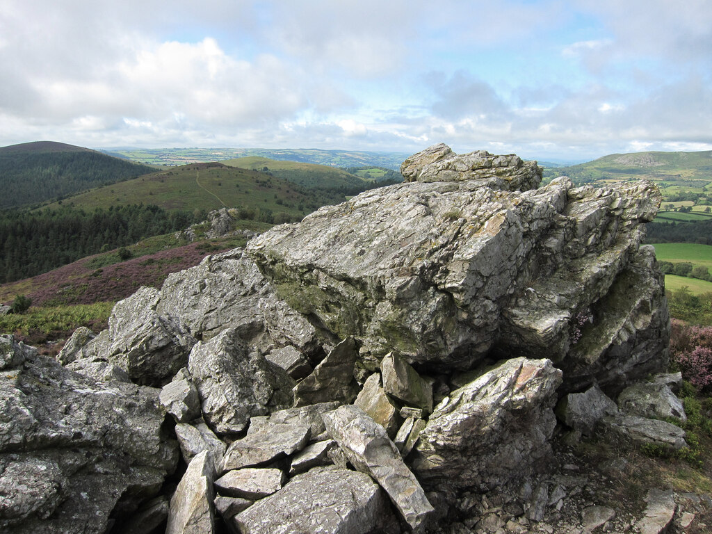 The Rock © Dave Croker :: Geograph Britain and Ireland