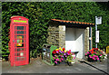 K6 telephone box and bus stop with shelter on Hunmanby Street