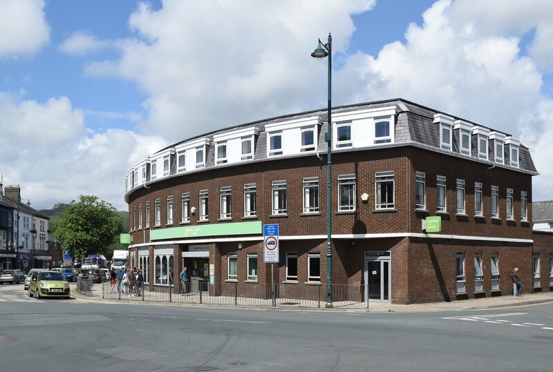 job-centre-porthmadog-bill-harrison-geograph-britain-and-ireland