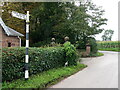 Signpost by Top Lodge, Chapel House Lane, Puddington