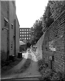 SE1116 : An alley between Dowker Street and Market Street, Milnsbridge by habiloid