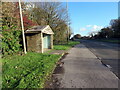 Arhosfan fysys ar ochr yr A48 / A bus stop on the A48