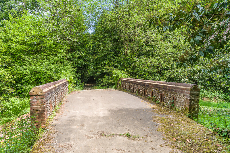 Dorking Arch © Ian Capper :: Geograph Britain and Ireland