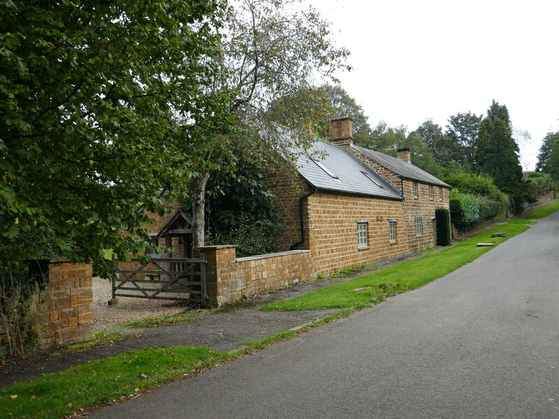 the-long-stone-house-hellidon-jonathan-thacker-geograph-britain