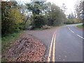 Trac yn gadael yr heol / Track exiting the road