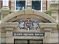 ST5872 : Queen Square House cartouche by Neil Owen
