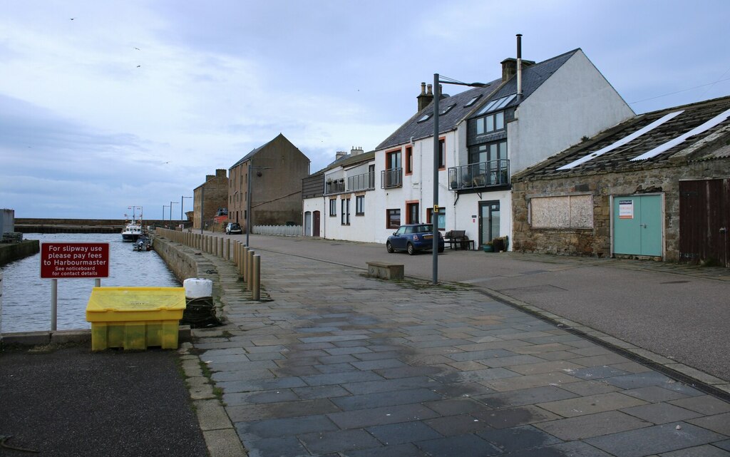 Burghead Harbour © Richard Sutcliffe :: Geograph Britain and Ireland