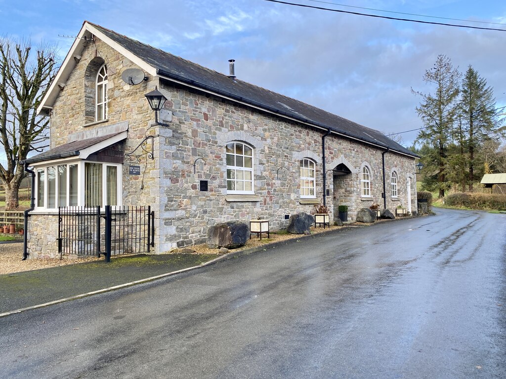 Hen Ysgol yr Eglwys © Alan Hughes :: Geograph Britain and Ireland