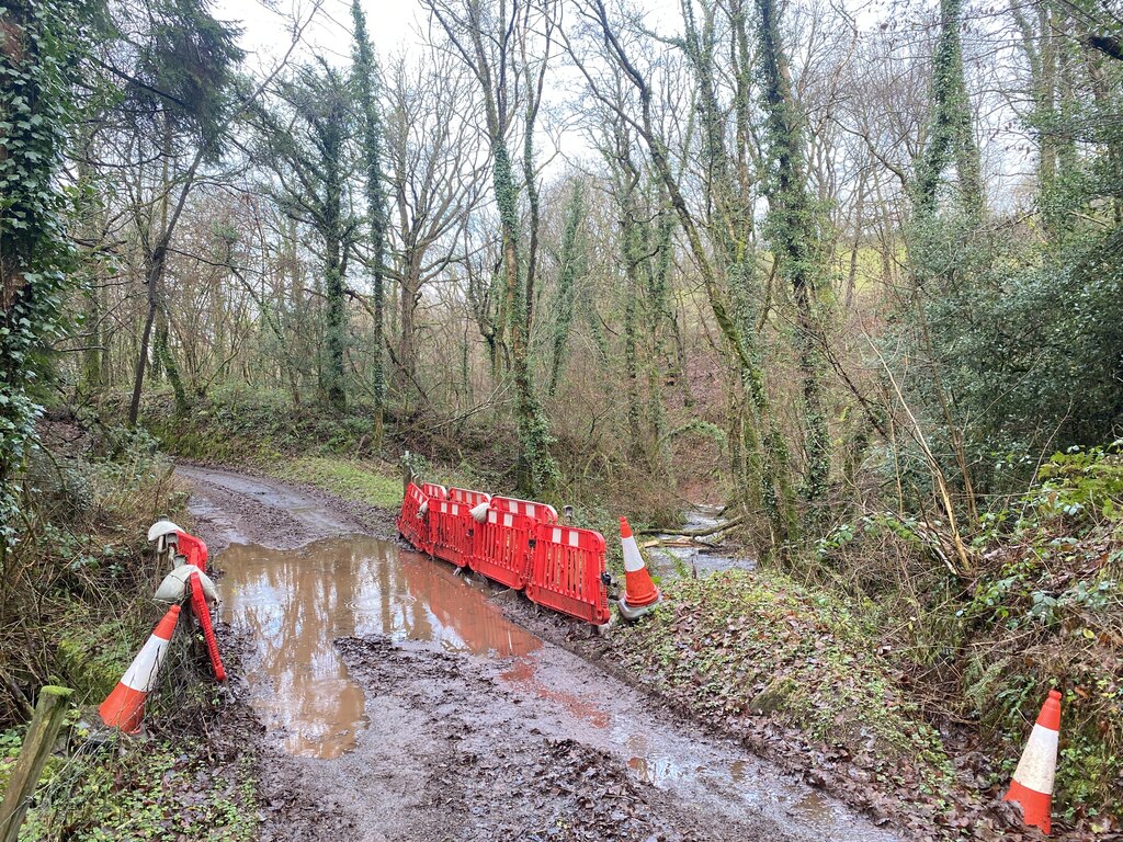 Safety barrier © Alan Hughes Geograph Britain and Ireland