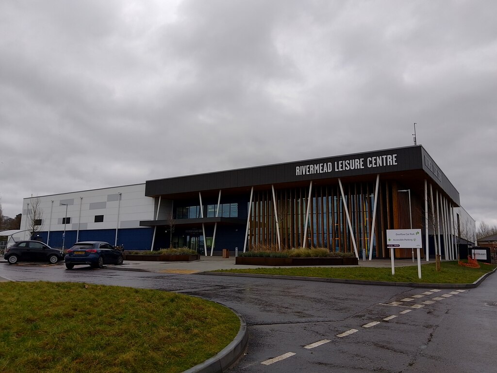 Rivermead Leisure Centre © Oscar Taylor :: Geograph Britain and Ireland