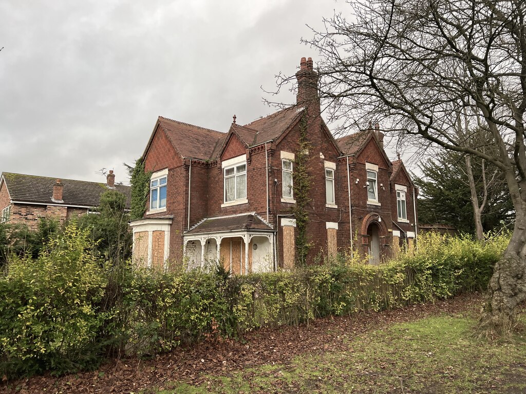 semi-derelict-house-in-alsager-jonathan-hutchins-geograph-britain