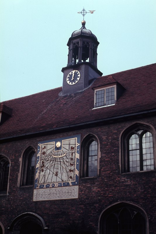 The sundial (and moondial) in Queens'... © David Purchase :: Geograph ...