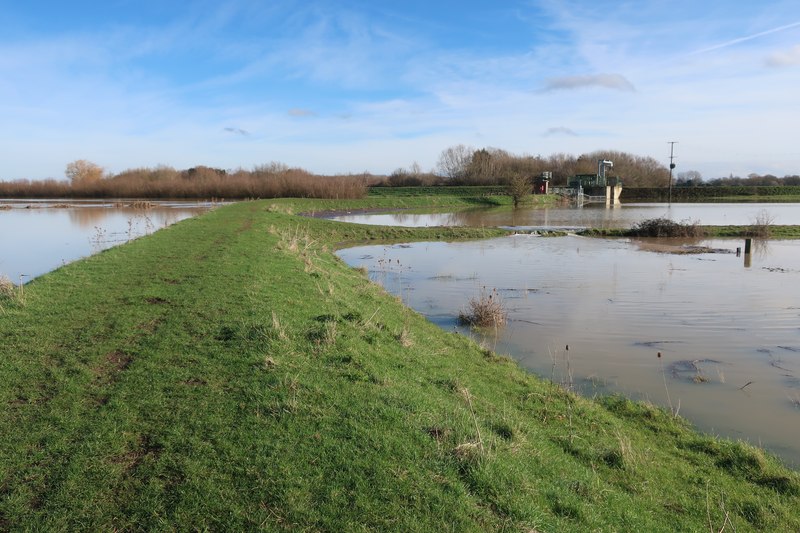 Water flowing into Middle Fen © Hugh Venables :: Geograph Britain and ...