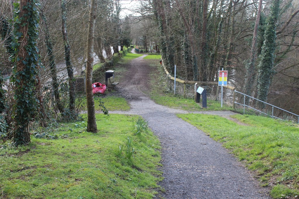 Access point to Bridge Meadow Park © M J Roscoe :: Geograph Britain and ...