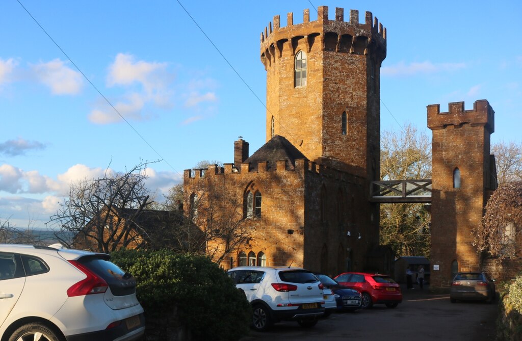 The Castle Inn and Hotel, Edgehill © David Howard :: Geograph Britain ...